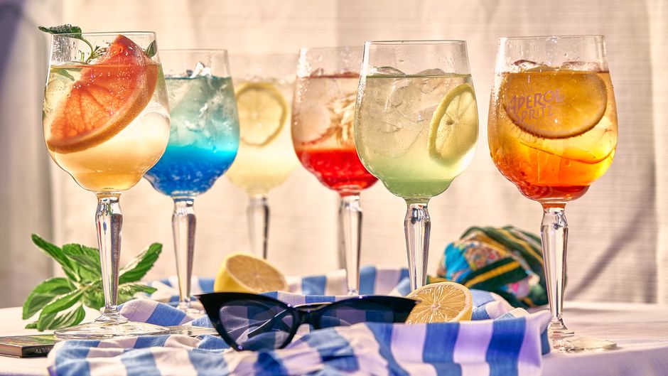Slow Mornings, Bright Drinks: A Grapefruit and Rosemary Spritz for Lazy Weekends